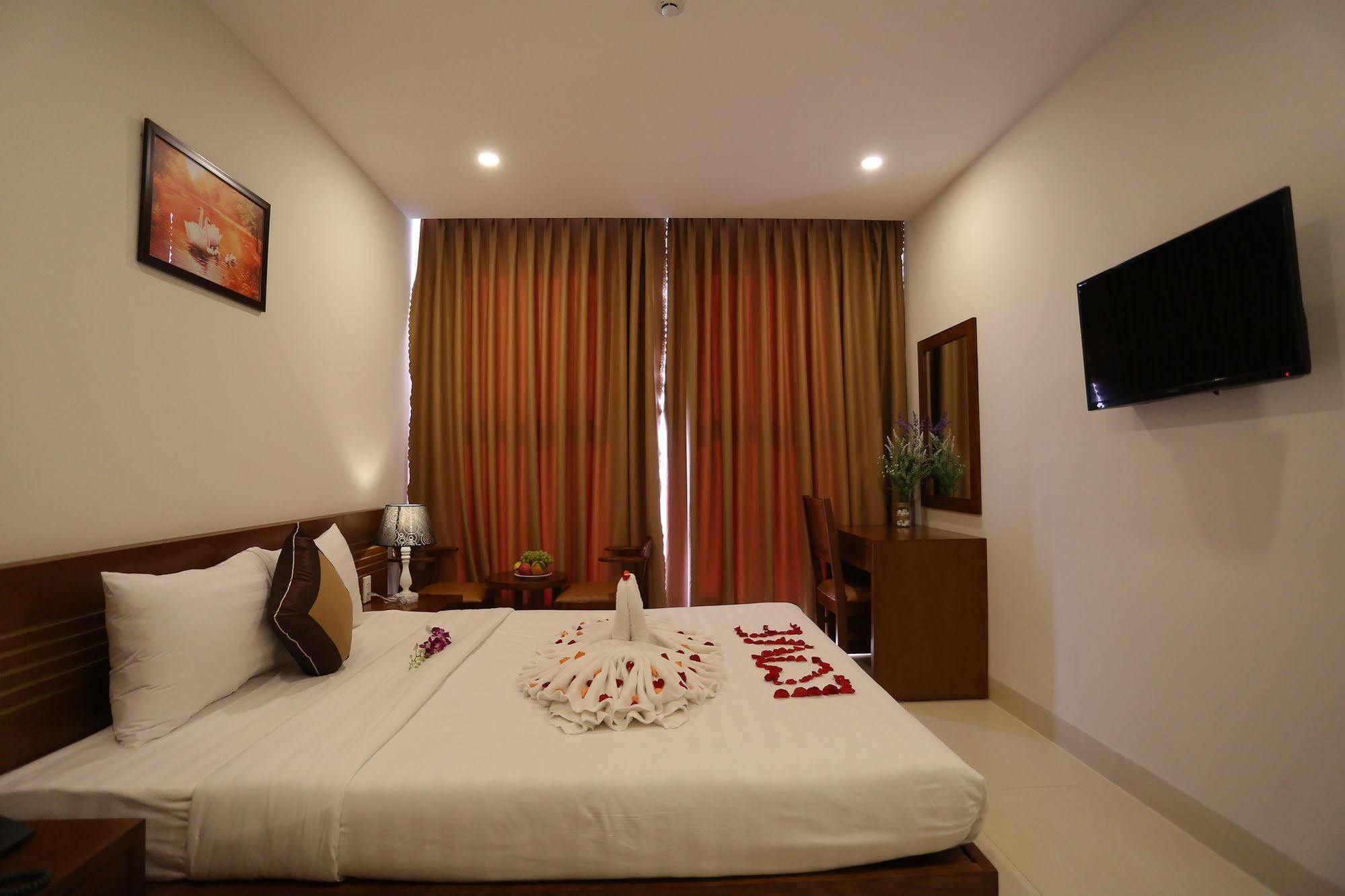 Golden Light Da Nang Hotel Exterior photo